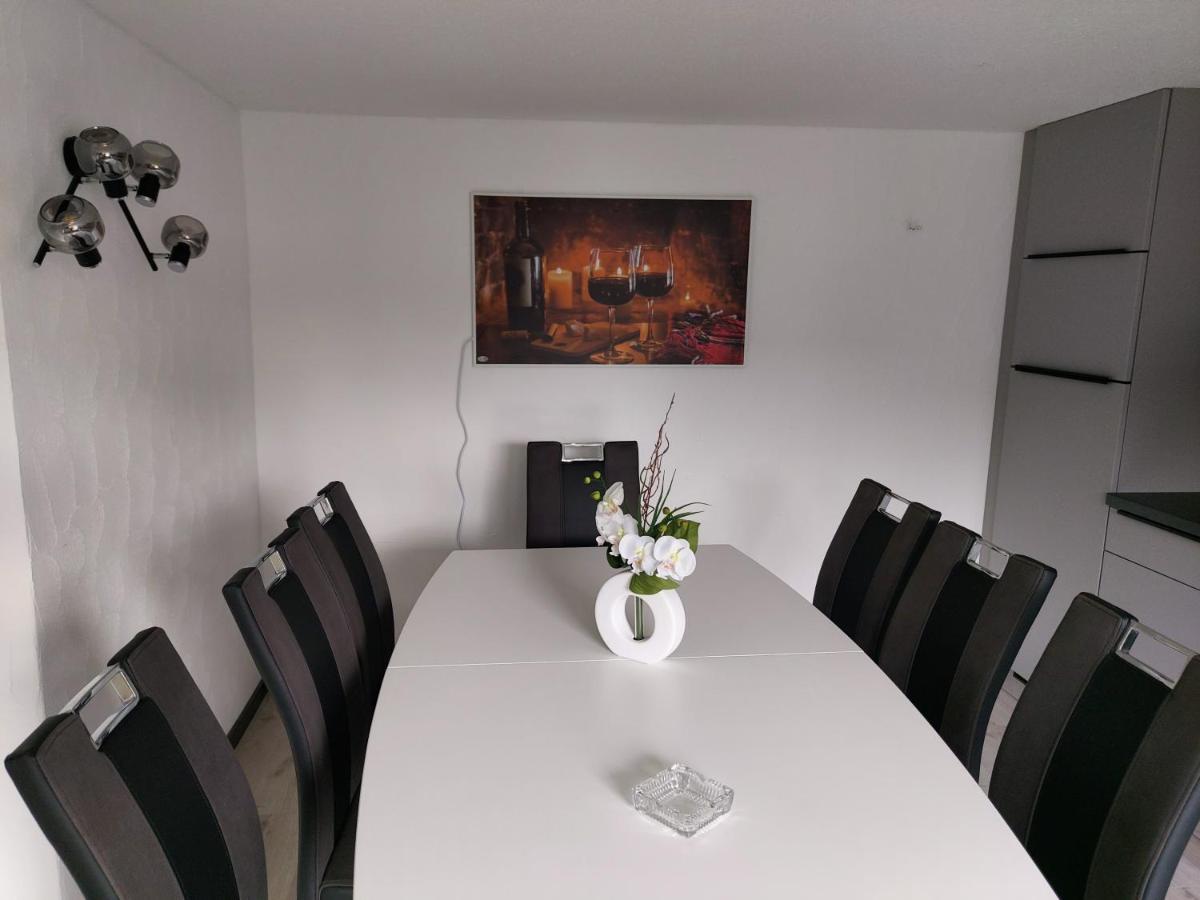 Familyhome Lopora Medebach Buitenkant foto