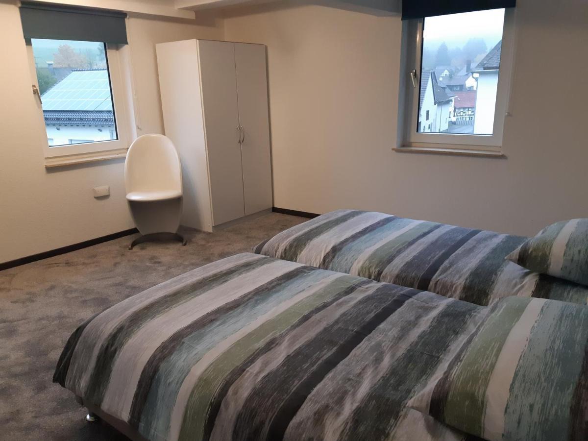 Familyhome Lopora Medebach Buitenkant foto
