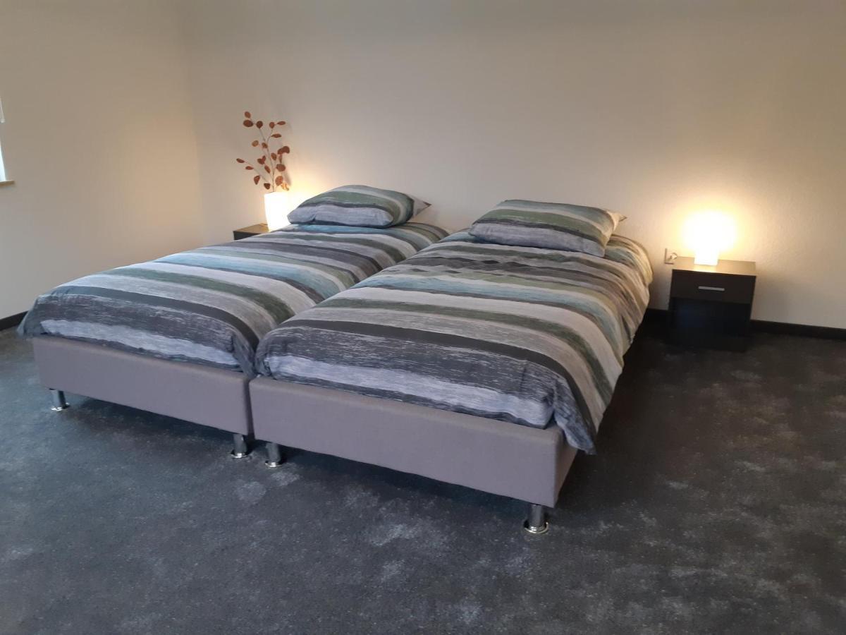 Familyhome Lopora Medebach Buitenkant foto