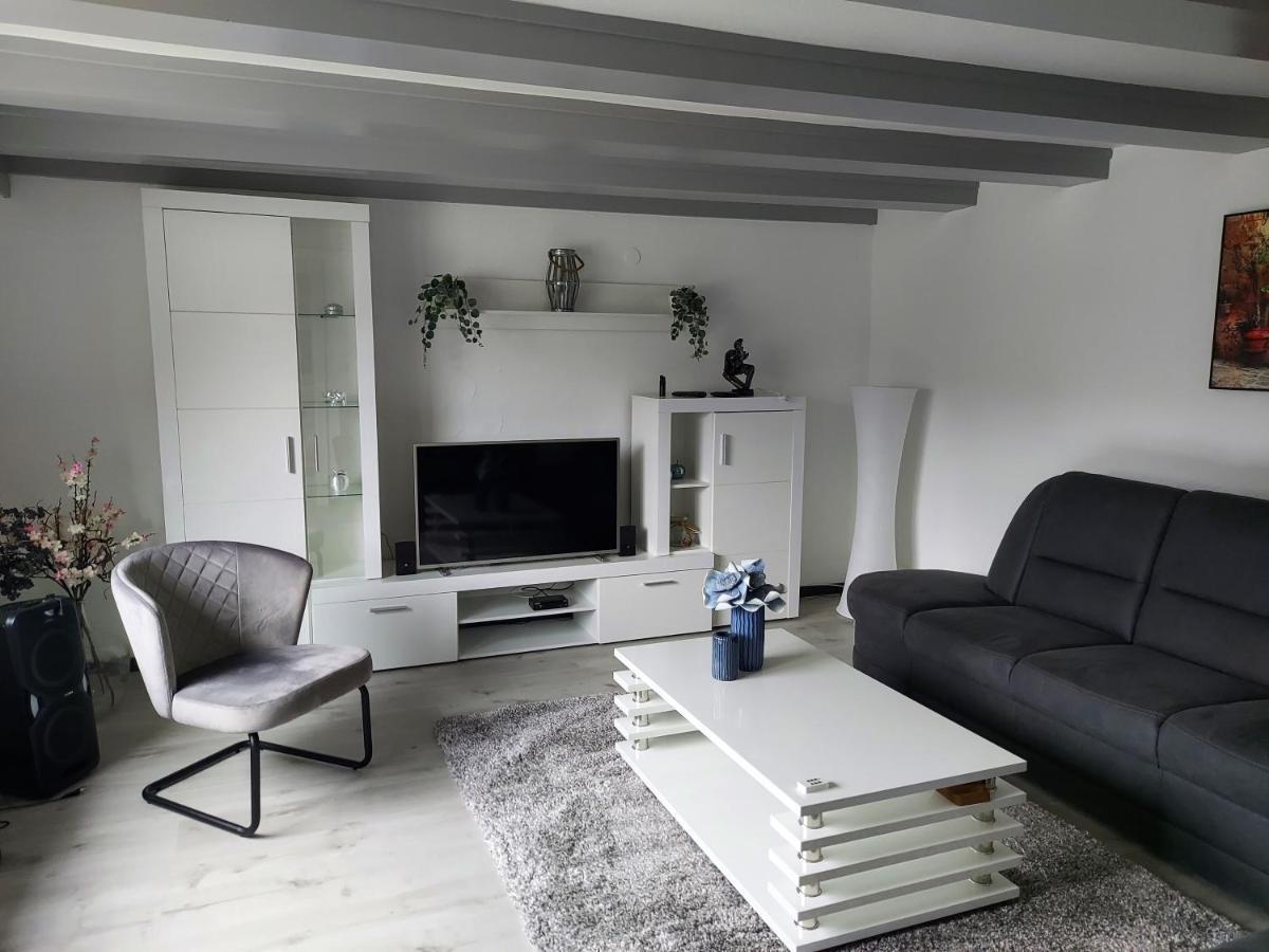 Familyhome Lopora Medebach Buitenkant foto